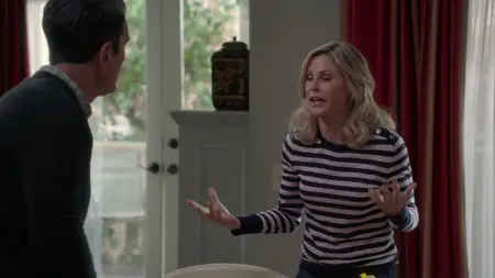 Modern Family S09E17