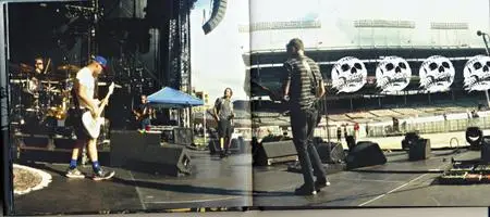 Pearl Jam - Let's Play Two: Live at Wrigley Field (2017) {Republic Records B0026964-02} (Digibook, Complete Artwork)
