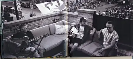 Pearl Jam - Let's Play Two: Live at Wrigley Field (2017) {Republic Records B0026964-02} (Digibook, Complete Artwork)