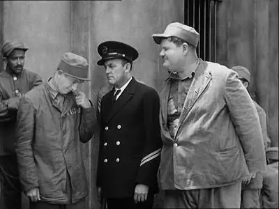 Dick und Doof: Hinter Schloss und Riegel (1931)