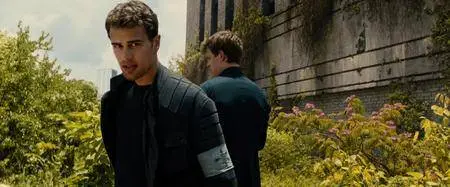 Allegiant (2016)