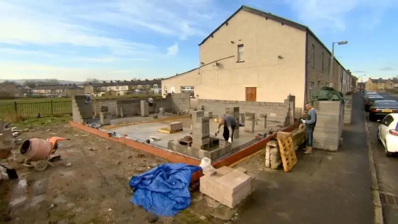 BBC - The House that £100k Built: Series 2 (2015)