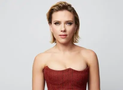 Scarlett Johansson - 2018 People's Choice Awards Portraits on November 11, 2018