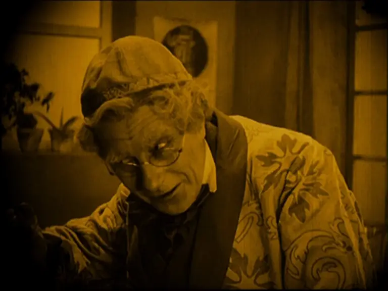 Nosferatu: A Symphony of Horror (1922) Re-UP.