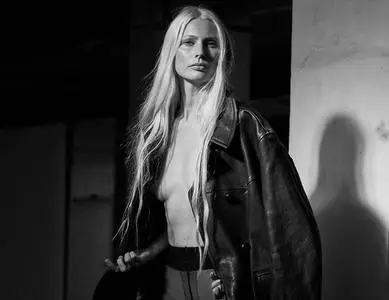 Kirsty Hume by Daniel Riera for Vogue Spain November 2018