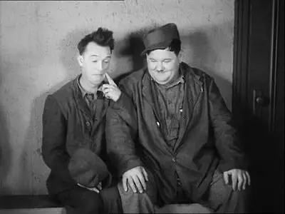 Dick und Doof: Hinter Schloss und Riegel (1931)