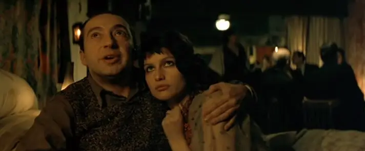 Rue des plaisirs / Street of Passion - by Patrice Leconte (2001)