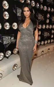 Kim Kardashian - 2011 MTV Video Music Awards August 28, 2011