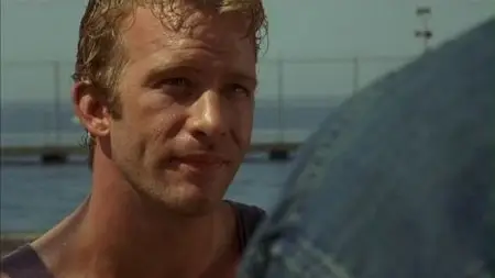 Deep Blue Sea (1999)