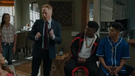 Modern Family S11E01