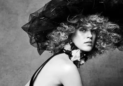 Julia Frauche by Alvaro Beamud Cortes for Vogue Spain April 2015