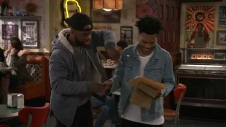 Superior Donuts S02E10