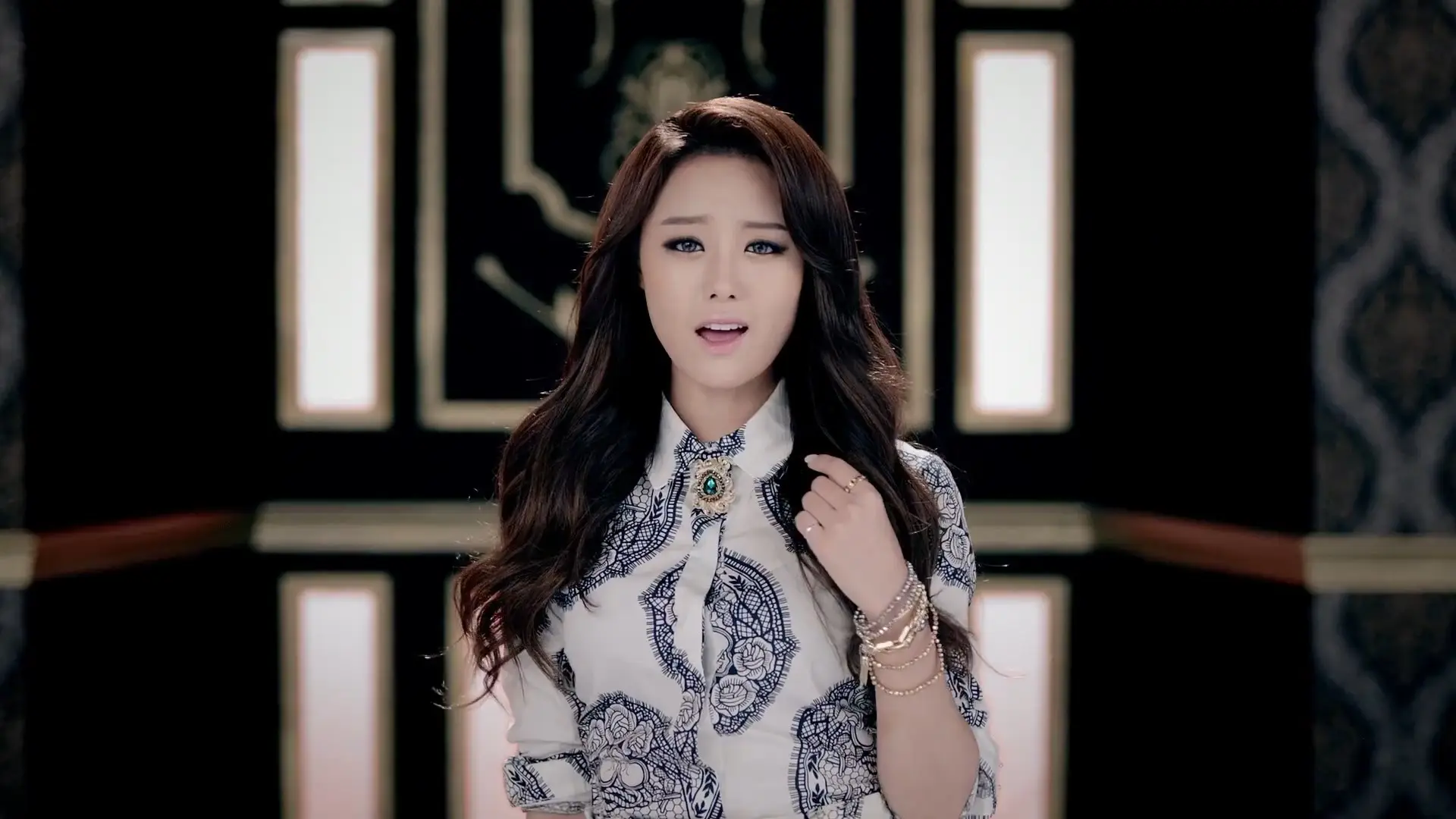 Song Ji Eun - False Hope (2013)