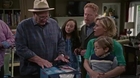 Modern Family S10E22