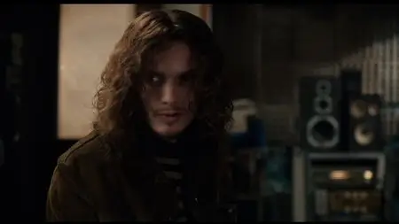 Only Lovers Left Alive (2013)