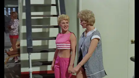 Carry on Cruising (1962)