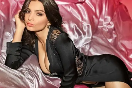 Emily Ratajkowski - Yamamay Lingerie Christmas 2014