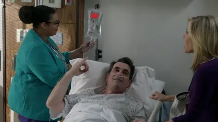Modern Family S09E12