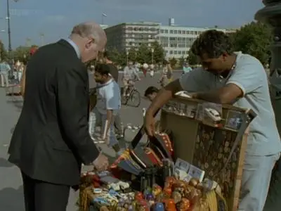 BBC - Clive James: Postcard from Paris (1989)