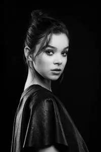 Hailee Steinfeld – Variety Hitmakers Portraits in Los Angeles 11-18-2017