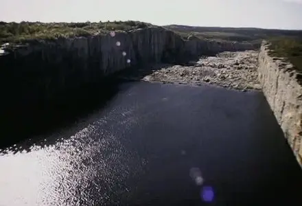 Les états nordiques / Drifting States - by Denis Côté (2005)