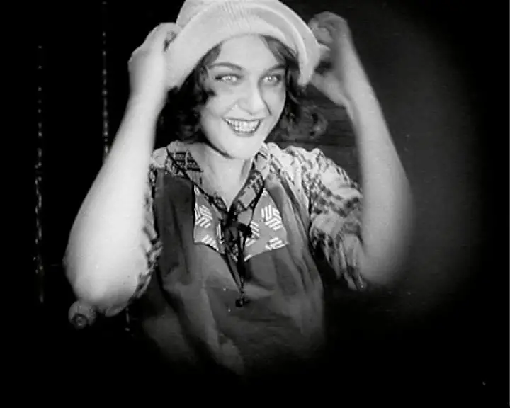 Devushka s korobkoy / The Girl with the Hat Box / Девушка с коробкой (1927) [ReUp]