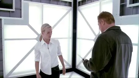 Cube 2: Hypercube (2002)