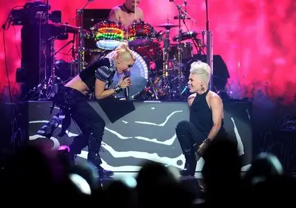 Gwen Stefani & Pink – iHeartRadio music festival in Las Vegas September 21, 2012