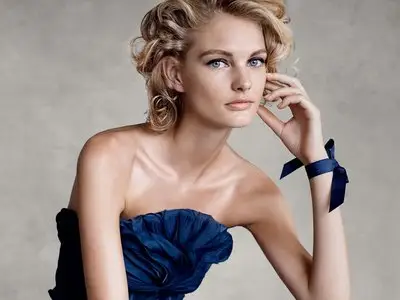 Patricia van der Vliet by Victor Demarchelier for Harper’s Bazaar UK December 2014