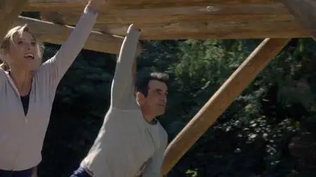 Modern Family S09E19