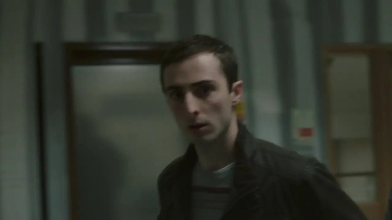 The Thief, His Wife and the Canoe S01E03