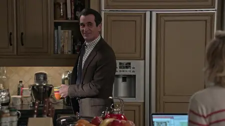 Modern Family S10E14