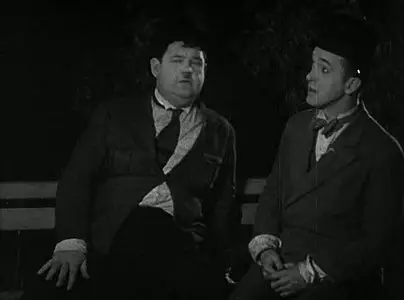 LAUREL & HARDY: Ladrones (1930)