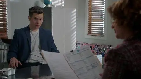 Modern Family S09E19