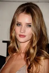 Rosie Huntington-Whiteley - Burberry Body Launch in Beverly Hills 26.10.2011