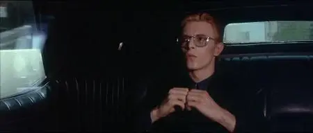 The Man Who Fell to Earth (1976) [Criterion Collection]