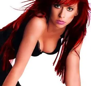 Biography- Jennifer Love Hewitt