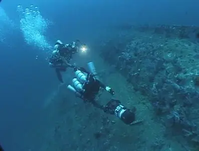 National Geographic - The Sea Hunters: Relics of WWII (2005)