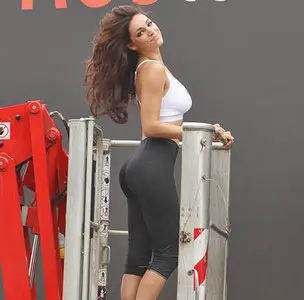 Kelly Brook - Sports bra campaign launch for Reebok Easytone part 2