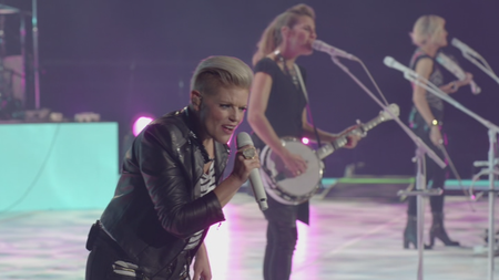 Dixie Chicks - DCX MMXVI (2017) [DVD-9 & Blu-ray 1080p] Re-up