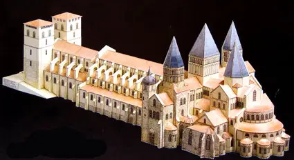 Detailed Architectural Paper Model (N°18)