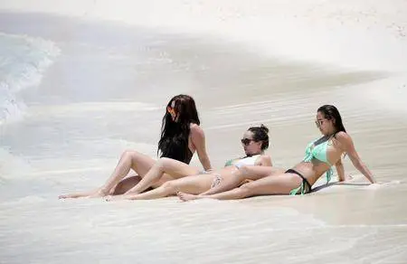 Sisters Amelia, Lauryn and Chloe Goodman at the beach in Maldives on March 30, 2017