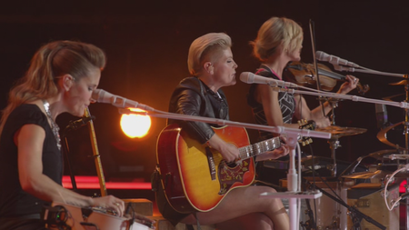 Dixie Chicks - DCX MMXVI (2017) [DVD-9 & Blu-ray 1080p] Re-up