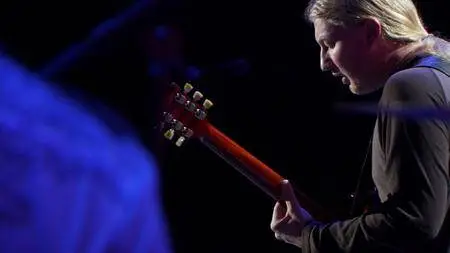 Eric Clapton - Live in San Diego (with Special Guest JJ Cale) (2017) [BDRip, 720p]