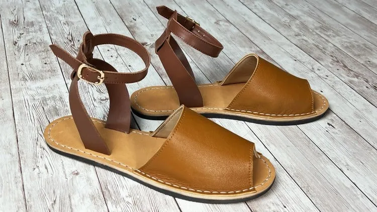 Learn to Make Sandals – A Fundamental Shoemaking Style
