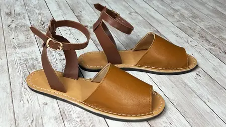 Learn to Make Sandals – A Fundamental Shoemaking Style