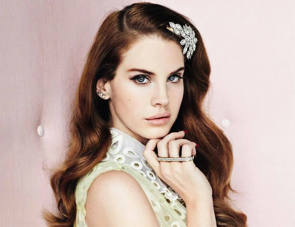 Lana Del Rey by Mario Testino for Vogue UK March 2012 / AvaxHome