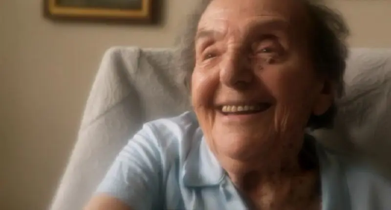 The Lady in Number 6 (2013)