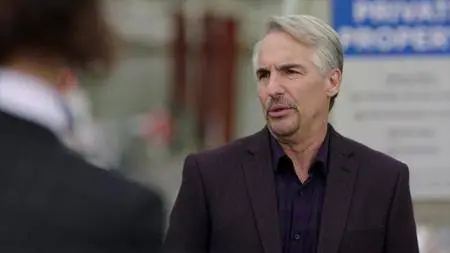 Imposters S01E08