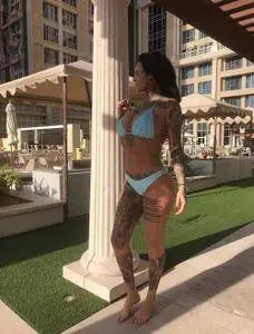 Jemma Lucy - enjoys a winter break in Dubai 1-6-2018